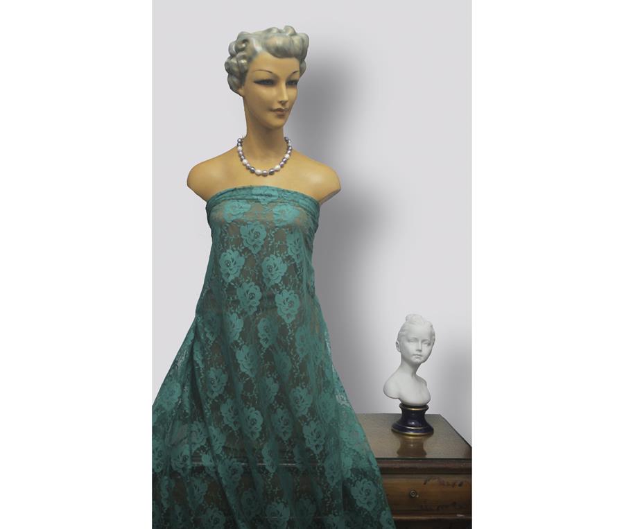 Encaje sin blonda verde esmeralda con motivo de rosas