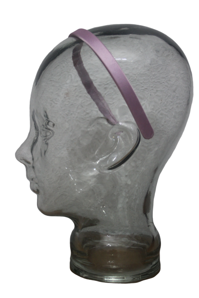 Diadema o pasada forrada de raso color violeta.