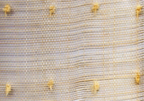 Sinamay natural con motas (efecto plumeti)