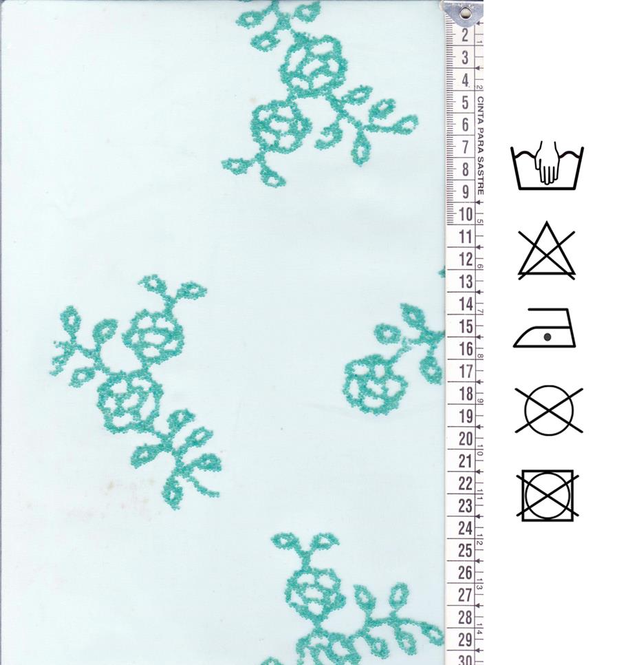Georgette celeste con bordado floral de piedrecitas jade. Tejido exclusivo.