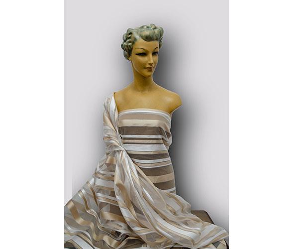 Organza rasada con rayas color blanco y camel