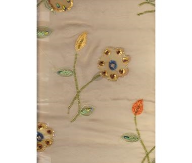 Pieza de georgette de seda ámbar con flores pintadas y bordadas, piedras y lentejuelas | GP-1210-1 | Tejidos, telas, complementos, tocados,sombrerería, plumas, tiras, encajes, bordados, botones, moda.