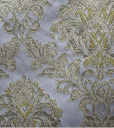 Jacquard en raso duquesa crudo con motivos en oro | J009-1 | Tejidos, telas, complementos, tocados,sombrerería, plumas, tiras, encajes, bordados, botones, moda.