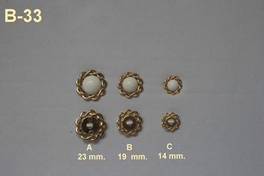 Botón semiesférico color blanco con filigrana dorada  | B33 | Tejidos, telas, complementos, tocados,sombrerería, plumas, tiras, encajes, bordados, botones, moda.