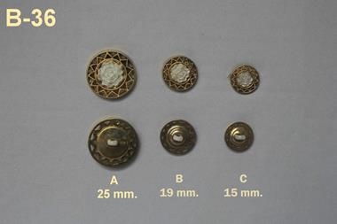 Botón de  con centro de nacarina color blanco con forma de rosa y filigrana dorada  | B36 | Tejidos, telas, complementos, tocados,sombrerería, plumas, tiras, encajes, bordados, botones, moda.