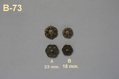 Botón dorado con relieve y centro beige tostado moteado  | B73 | Tejidos, telas, complementos, tocados,sombrerería, plumas, tiras, encajes, bordados, botones, moda.